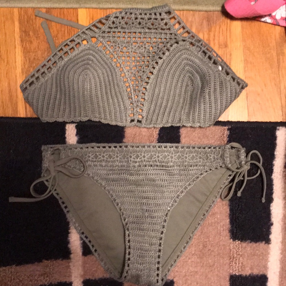 💖A & F // Olive Green Crochet Halter Bikini